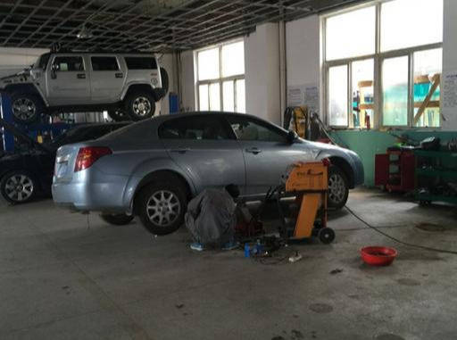 汽車為何不能在修理廠過夜？修車師傅揭秘行業秘密，網友心寒汽車零配件內幕